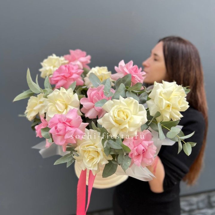 Зефирный бокс из 17 французских роз микс в Челябинске