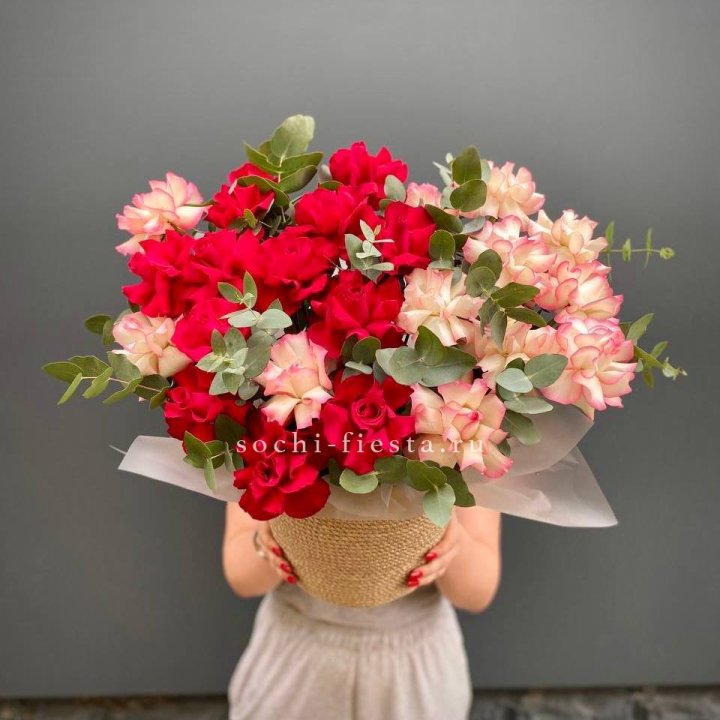 25 Французских роз в джутовом кашпо  в Челябинске