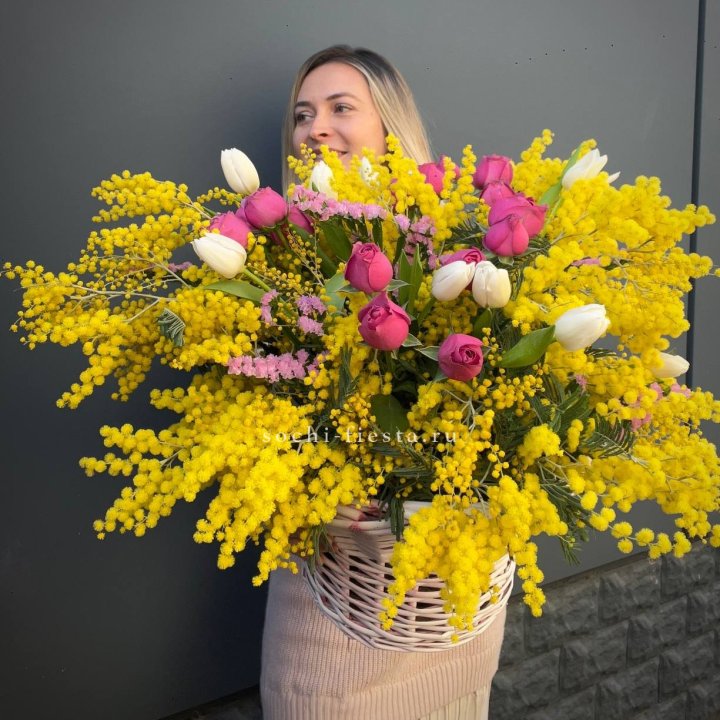 Цветочная корзина с мимозой "Спринг" в Челябинске