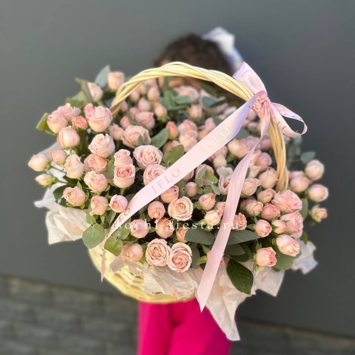 Корзина кустовых пионовидных роз в Челябинске