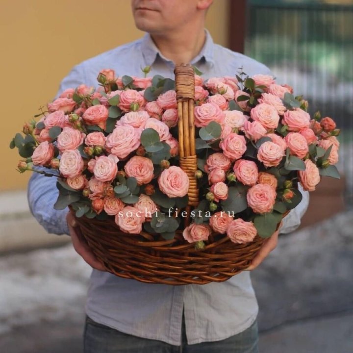 Корзина из 101 пионовидной розы в Челябинске