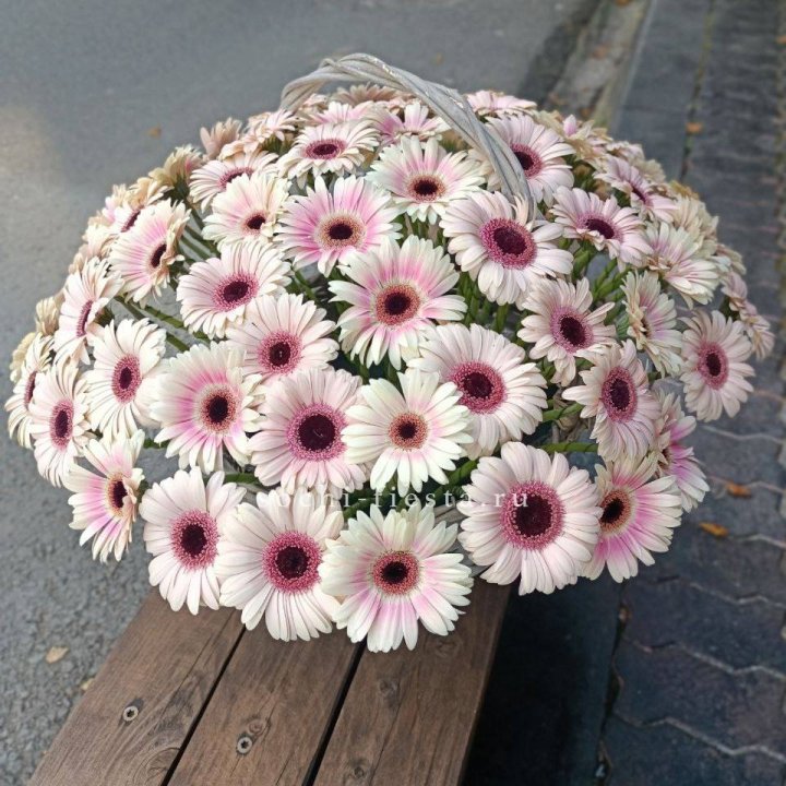 Корзина с герберами  в Челябинске