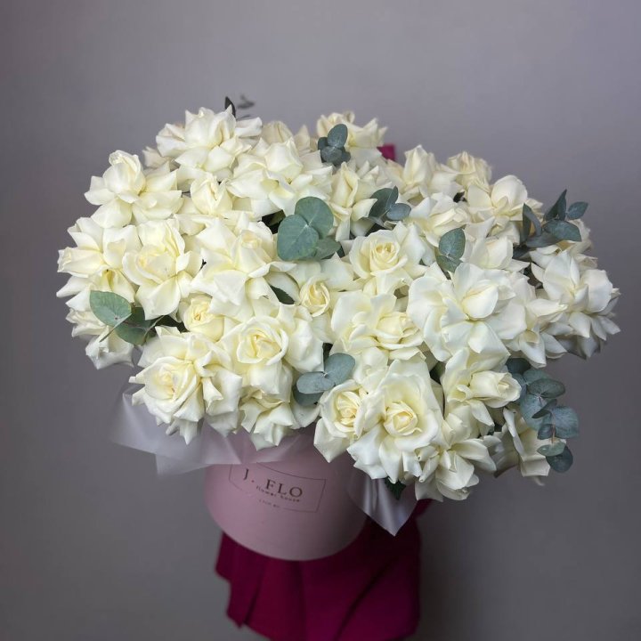 37 белых роз в боксе в Челябинске