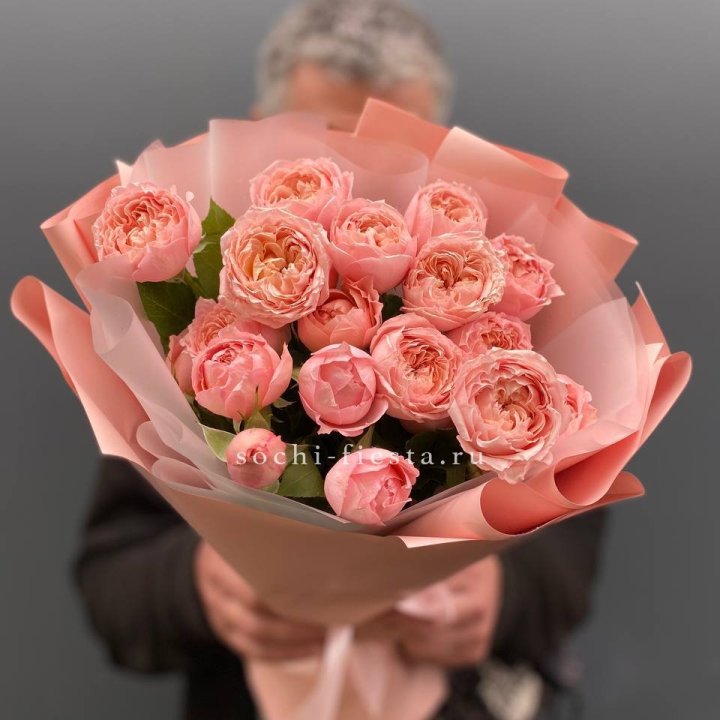 Букет комплимент из кустовых роз Джульетта в Челябинске