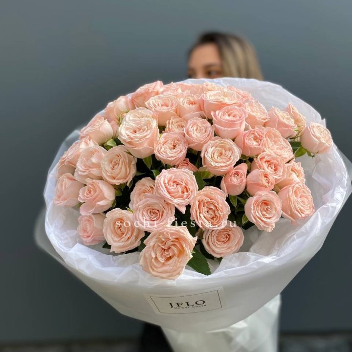 Букет кустовых роз Бомбастик в Челябинске