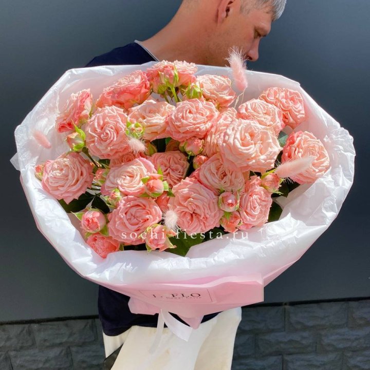 Пионовидные розы Мадам Бомбастик в Челябинске