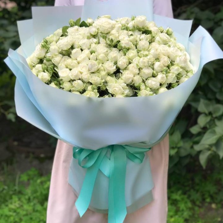 51 белая кустовая роза в Челябинске