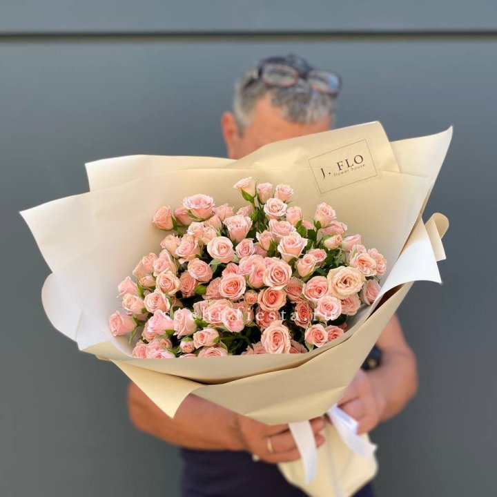 Кустовые розы леди в Челябинске