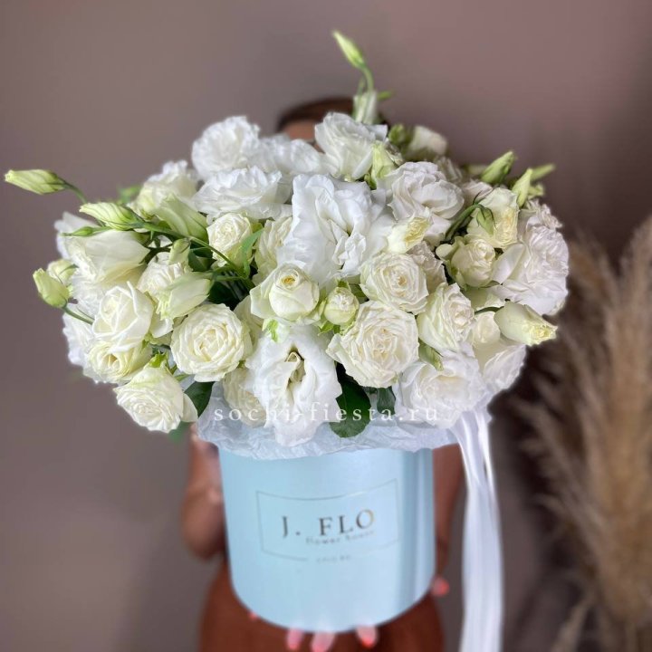 Бокс кустовых роз и эустомы  в Челябинске