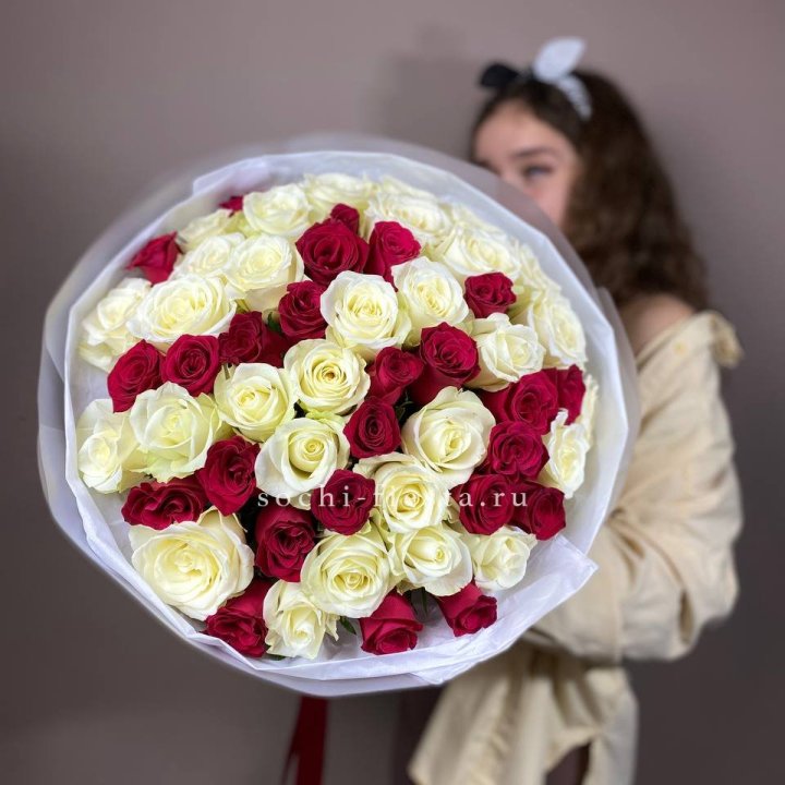 Микс из 55 роз в Челябинске