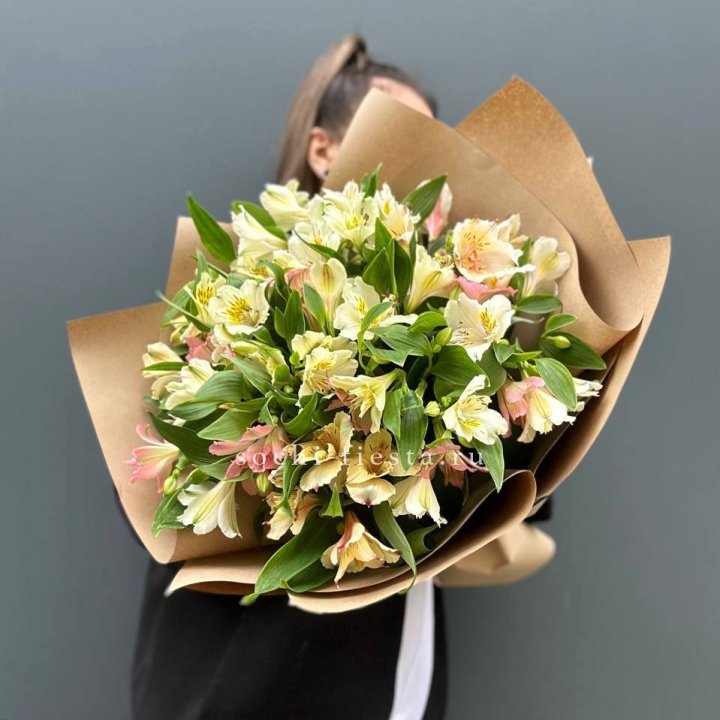 Букет альстромерий в крафте в Челябинске