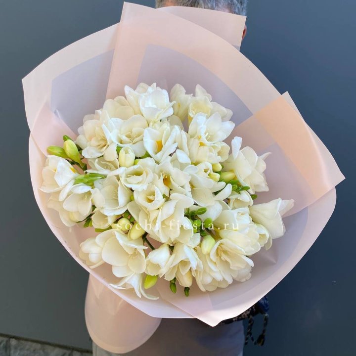 Букет белых фрезий  в Челябинске
