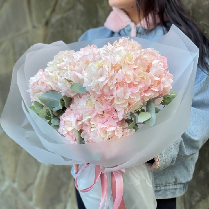 5 розовых гортензий в Челябинске