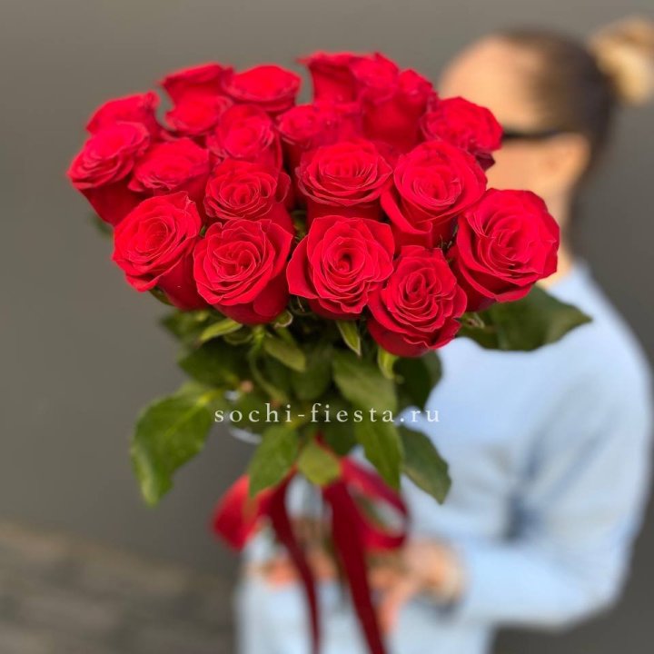 19 красных роз в Челябинске
