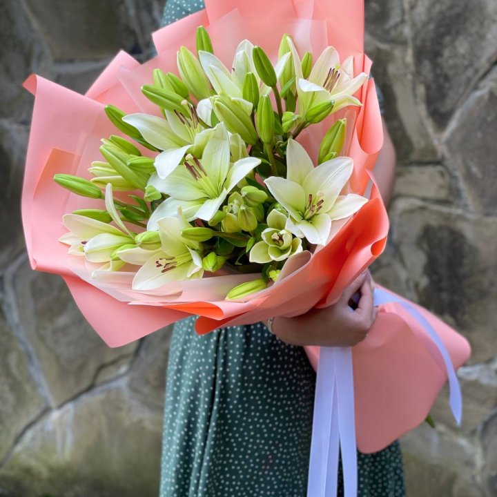 Букет из 7 белых лилий в Челябинске
