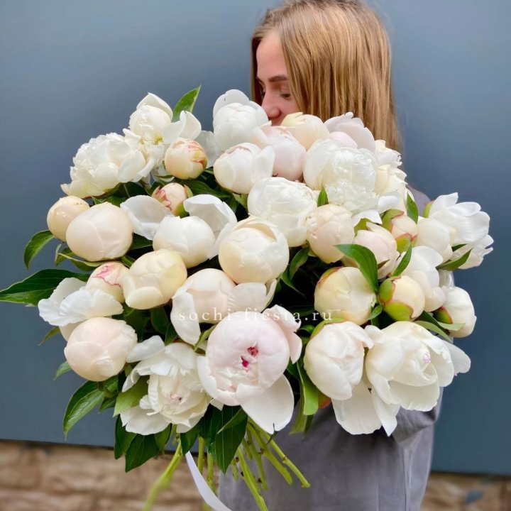 Охапка пионов в Челябинске
