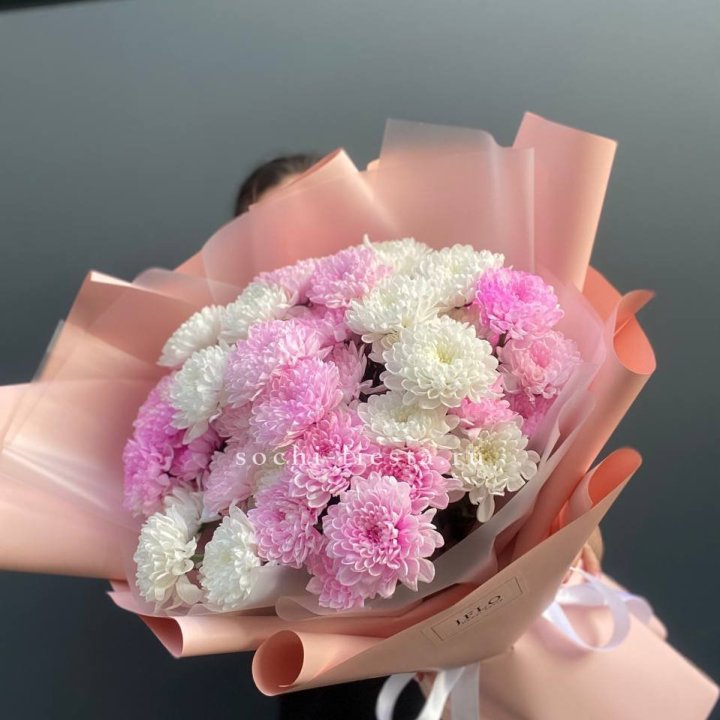  Букет бело-розовых хризантем  в Челябинске