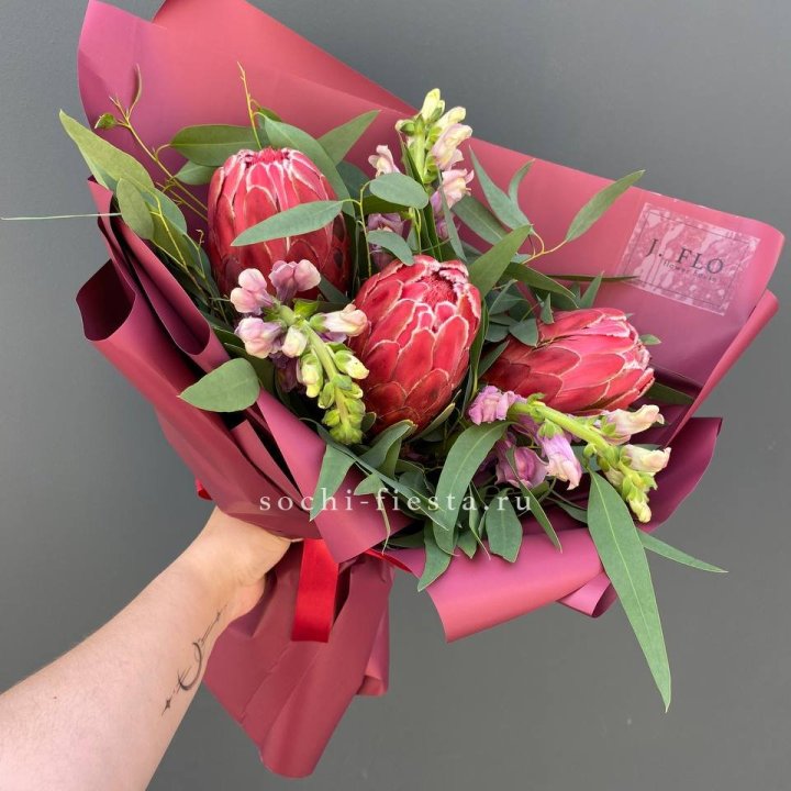 Букет из протеи "Квин" в Челябинске