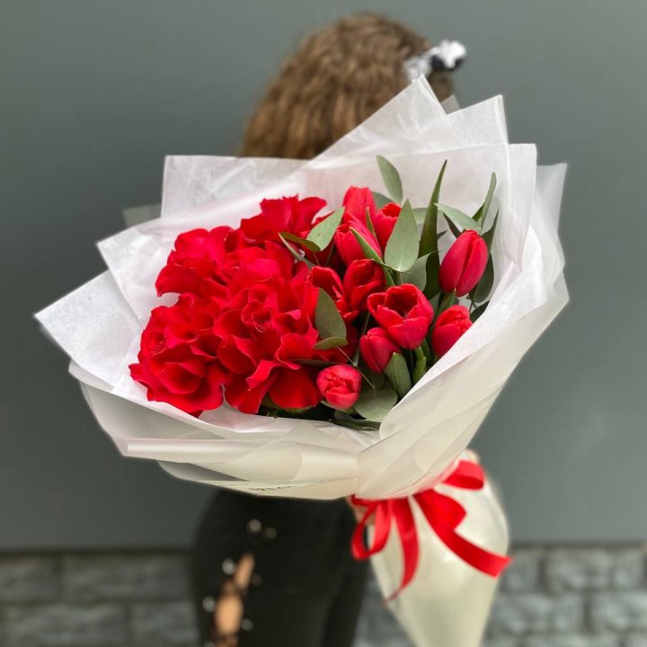 Дуо тюльпаны и розы в Челябинске