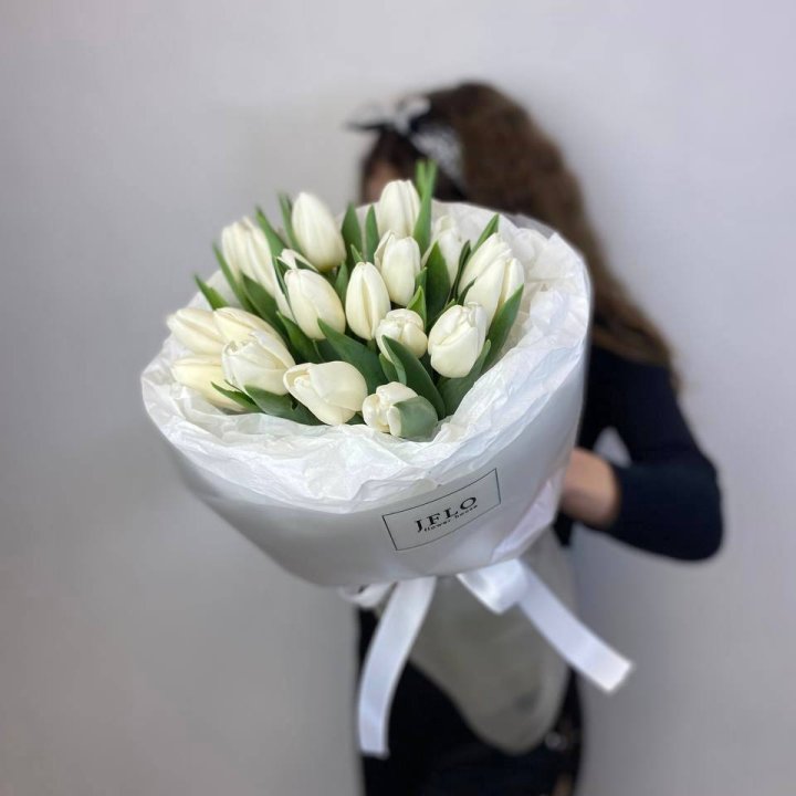  19 белых воздушных тюльпанов в Челябинске