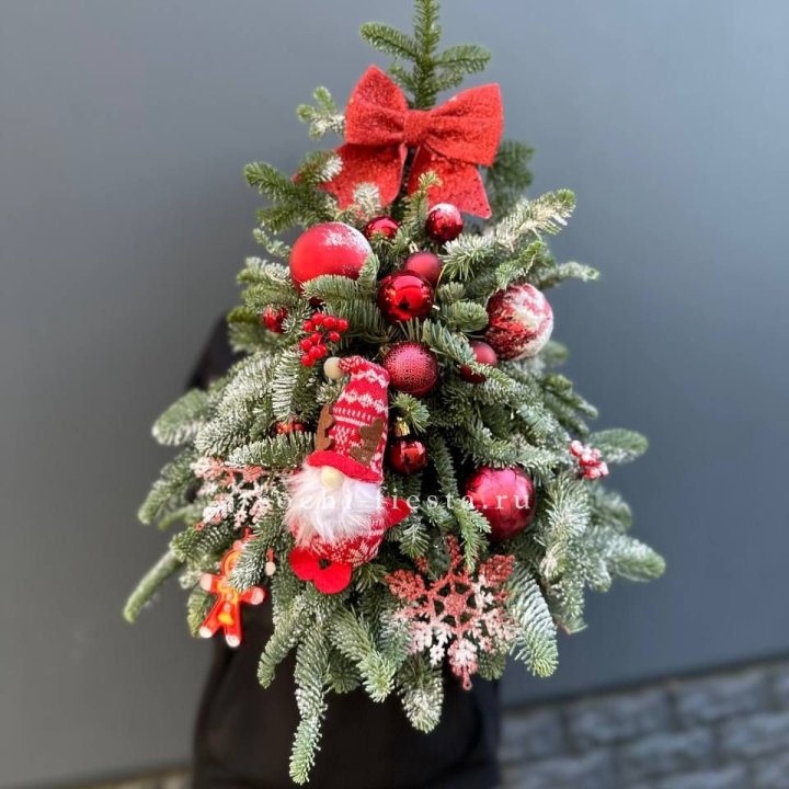 Новогодняя елочка "Ред" в Челябинске