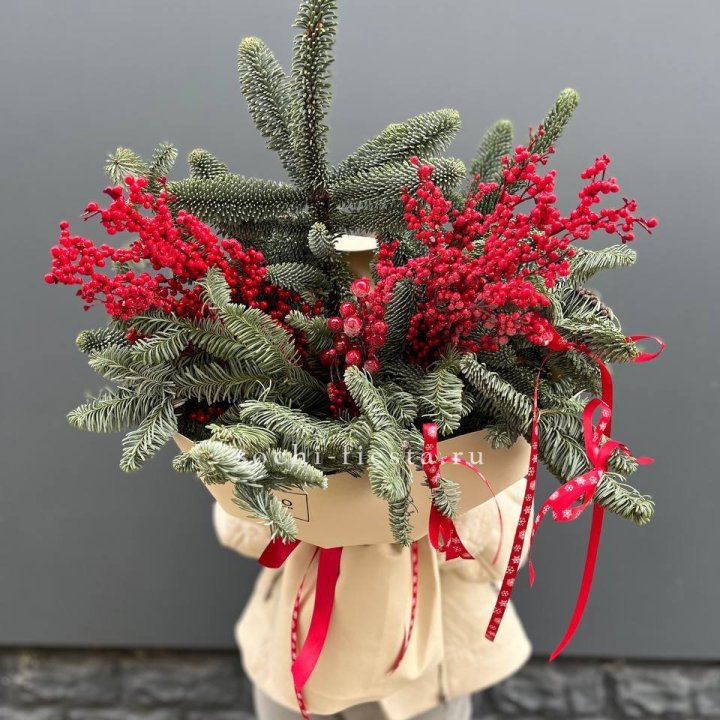 Букет нобилиса и ягод в Челябинске