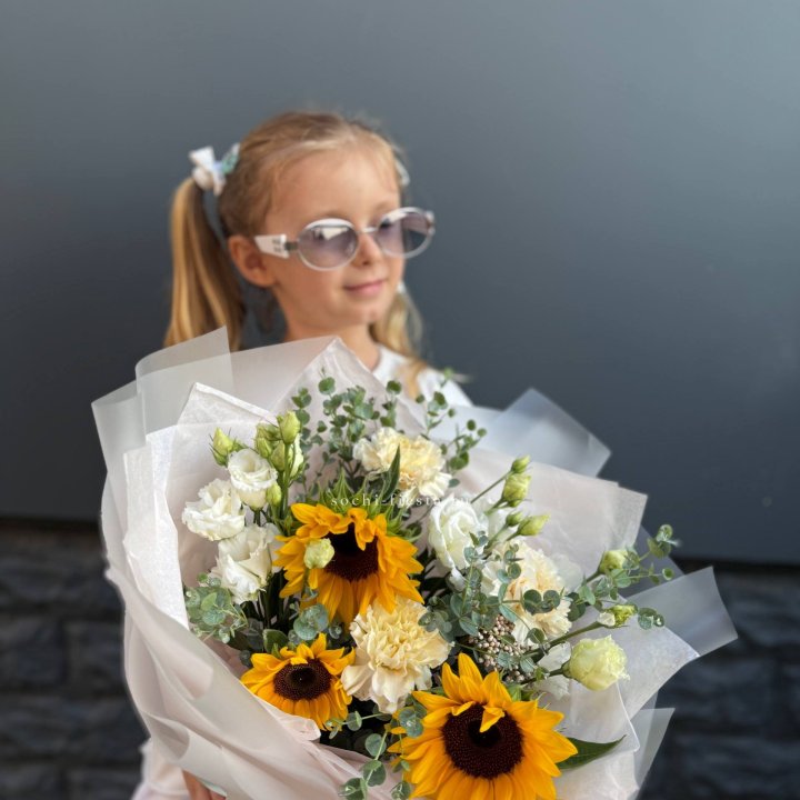  Букет  из стойких цветов с подсолнухами в Челябинске