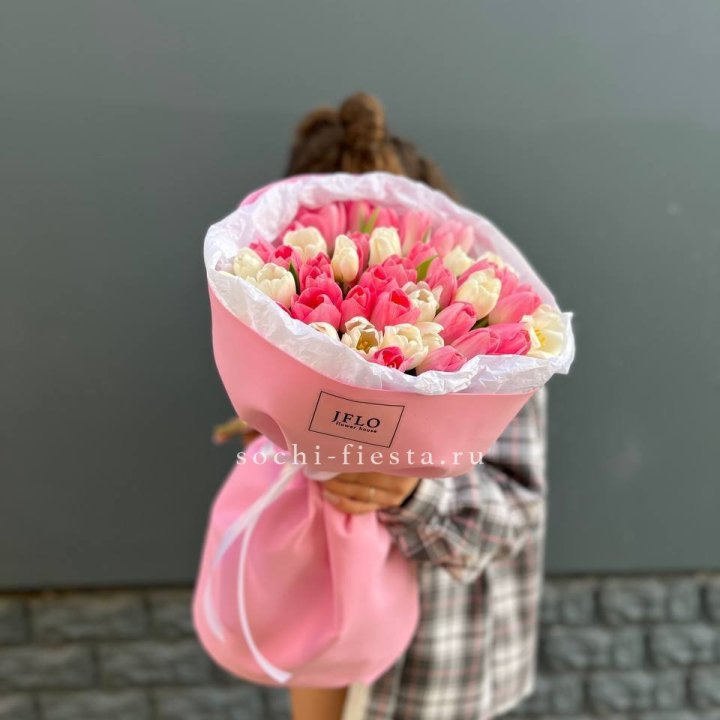 51 бело-розовый тюльпан в Челябинске