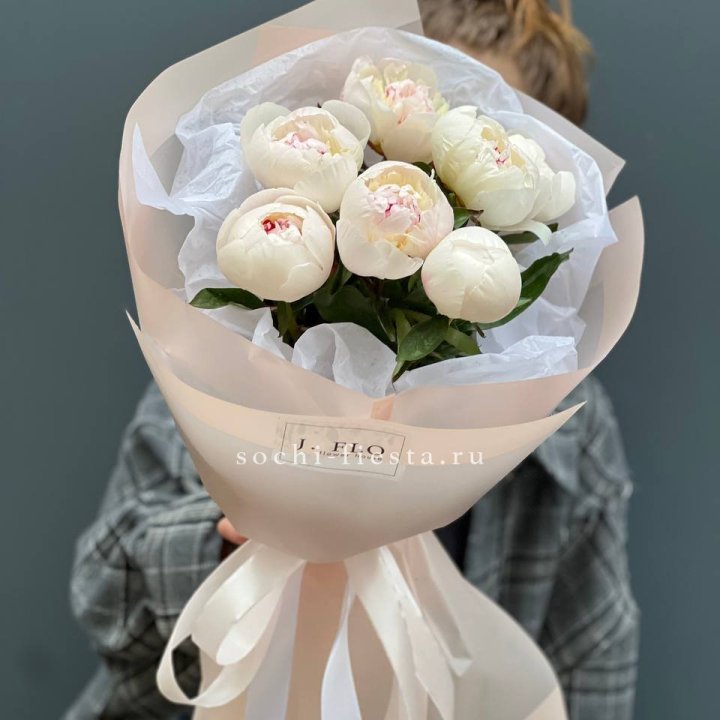 Букет белых пионов в Челябинске