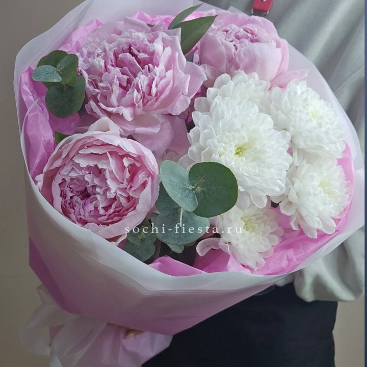 Букет комплимент с пионами в Челябинске
