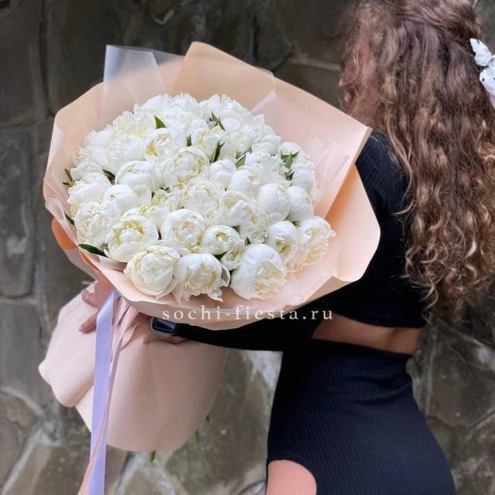 35 белых пион в Челябинске