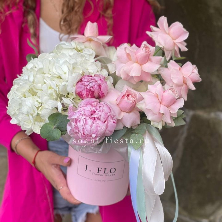 Цилиндр с пионами "Алисия" в Челябинске