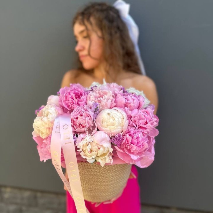 15 пионов в джутовом кашпо в Челябинске