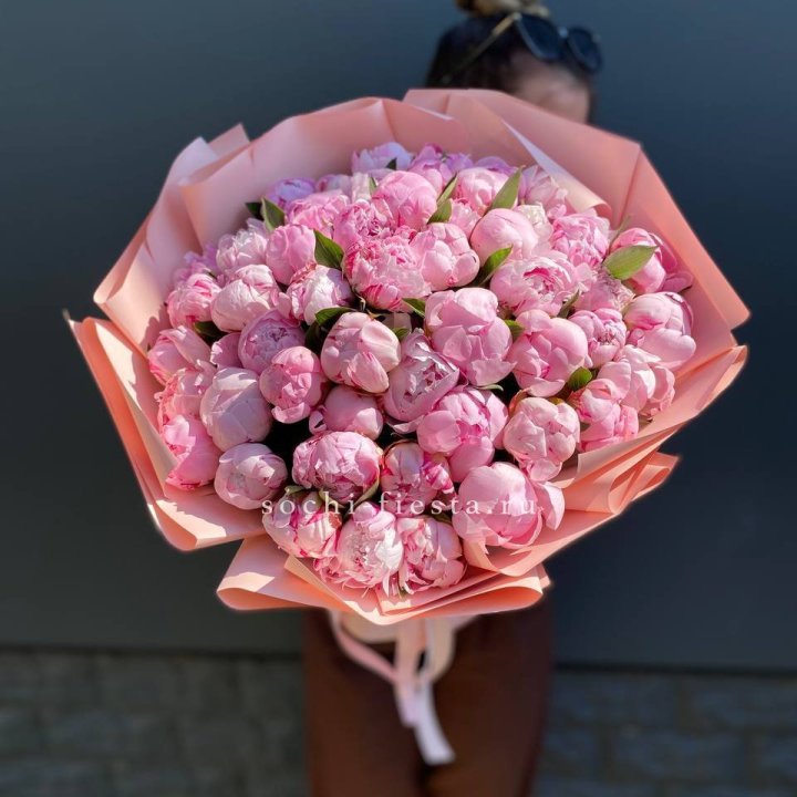 Нежный букет 51 пионов  в Челябинске