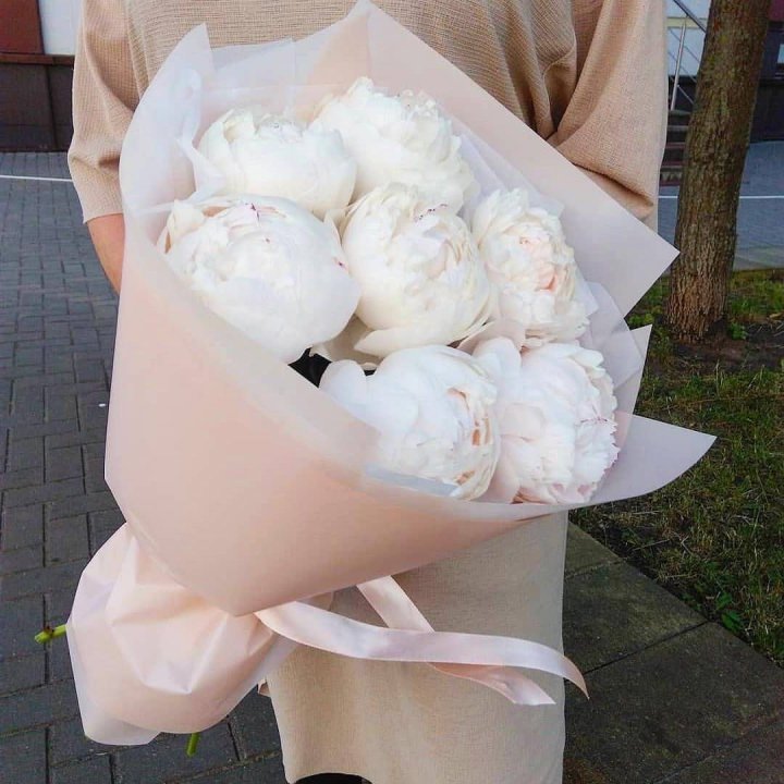 Букет белых пионов в Челябинске