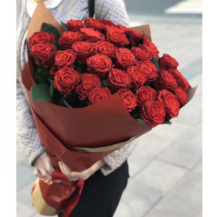29 высоких роз  в Челябинске