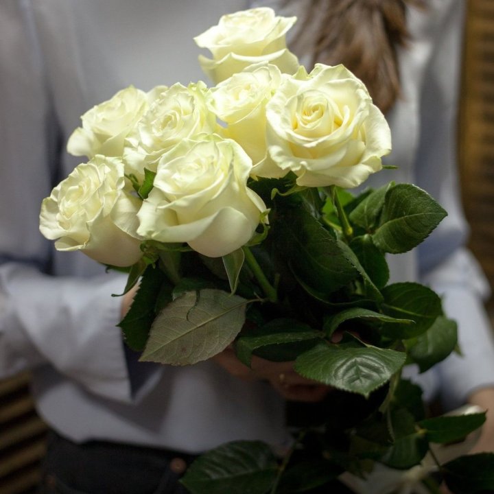 7 белых роз в Челябинске