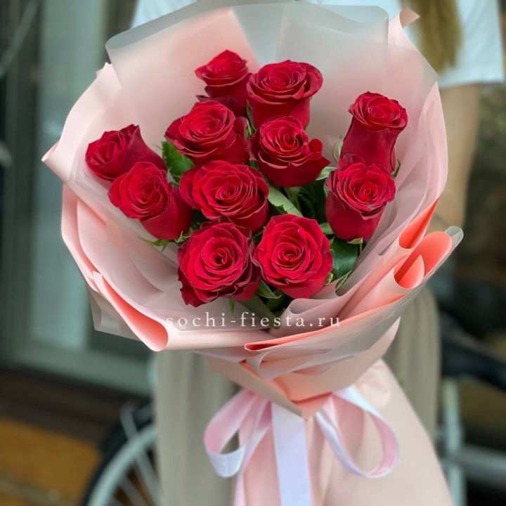 Букет красных роз "Мадам ред" в Челябинске