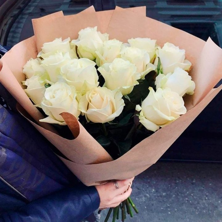 15 белых роз "Крафт" в Челябинске