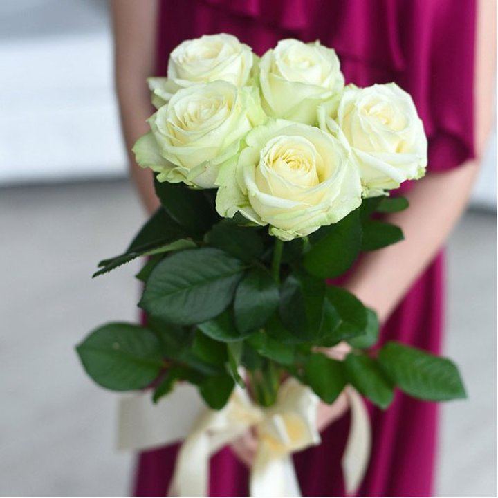 5 белых роз в Челябинске