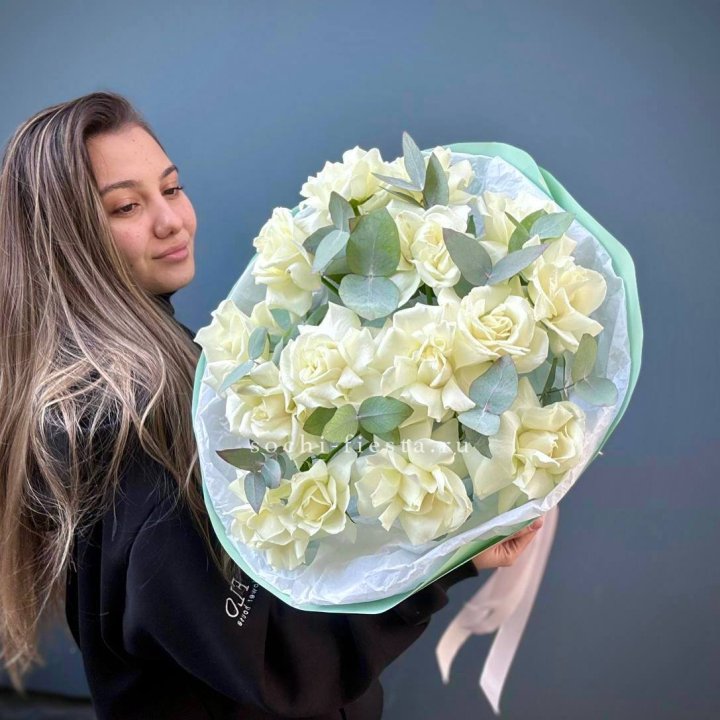 15 Белых французских роз "Ноте бьянка" в Челябинске