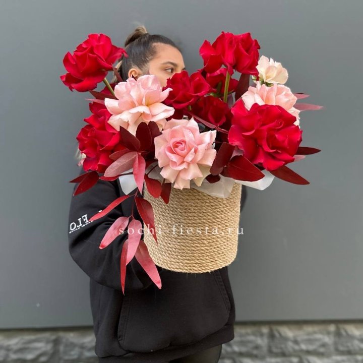 15 Французских роз в джутовом кашпо в Челябинске