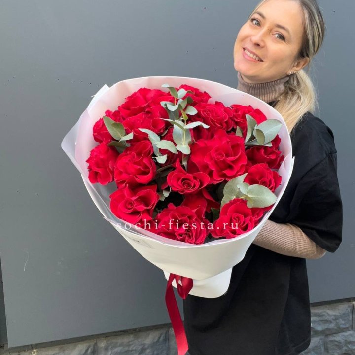 17 Красных французских роз в Челябинске