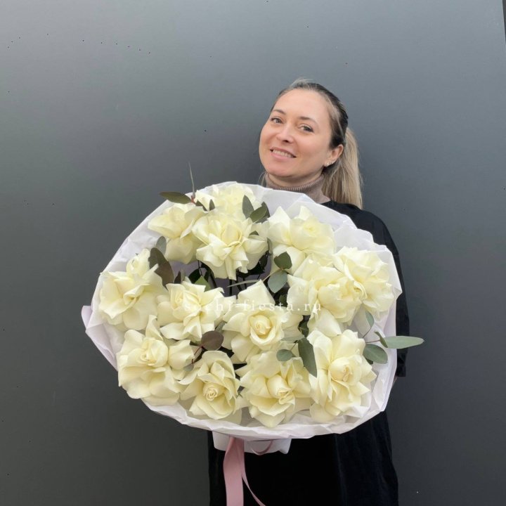 13 Белых французских роз Облако в Челябинске