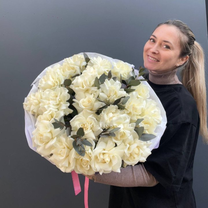 25 Белых французских роз Вайт найс в Челябинске