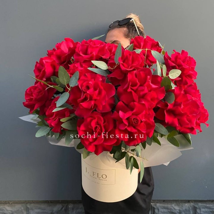 25 Французских красных роз в коробке в Челябинске