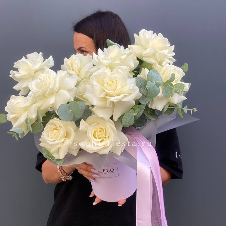 11 Французских белых роз в боксе в Челябинске