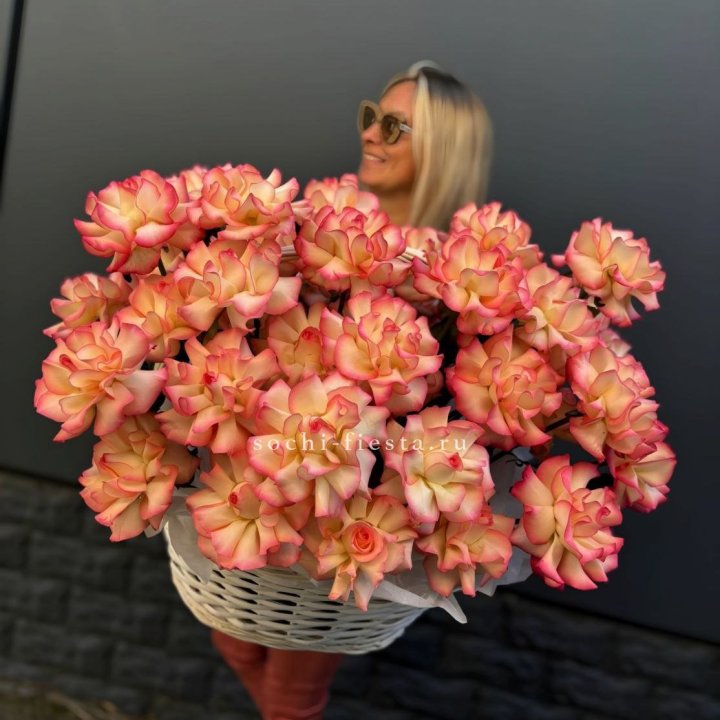 45 французских роз Джумилия в корзине в Челябинске