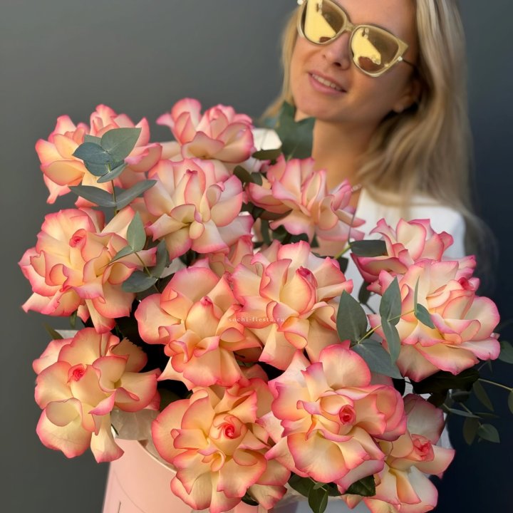 15 французских  роз Джумилия в боксе в Челябинске