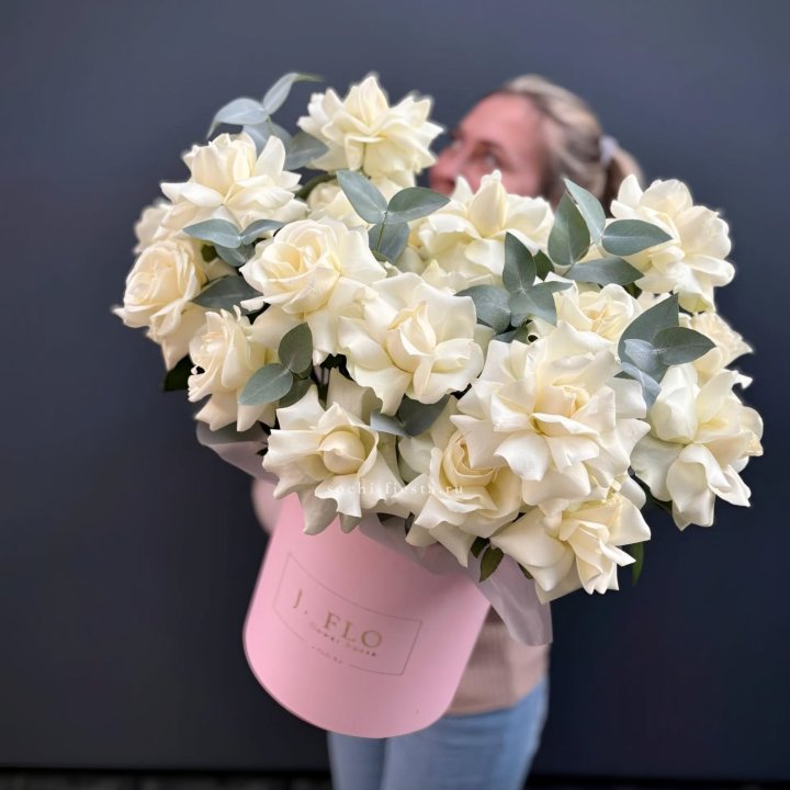 25 Французских белых роз в боксе в Челябинске